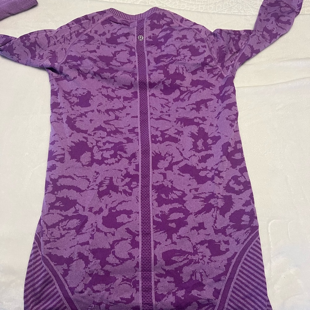 Lululemon Swiftly Tech Long Sleeve Crew Purple Camo Size 10 - Picture 11 of 16